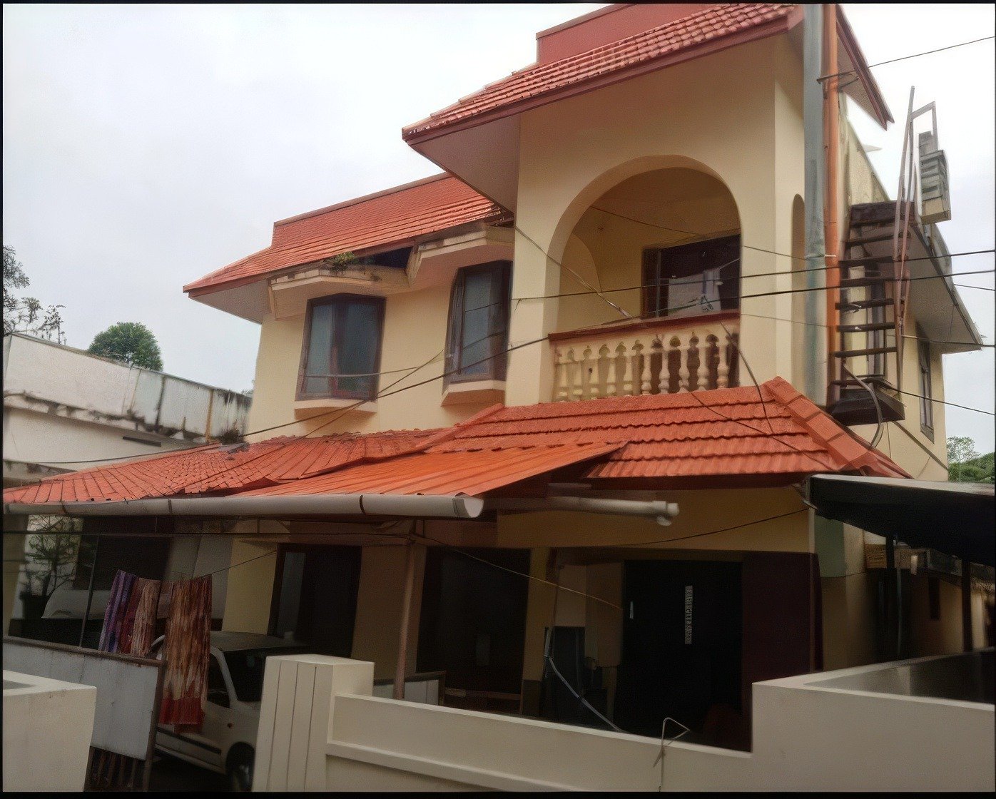 Well-Maintained 3 BHK House | 3.5 Cents Land | Elamakkara