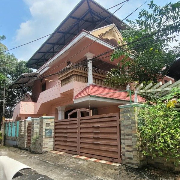 Well-Maintained  3 BHK House  | 5.5 Cents Land | Near Kaloor